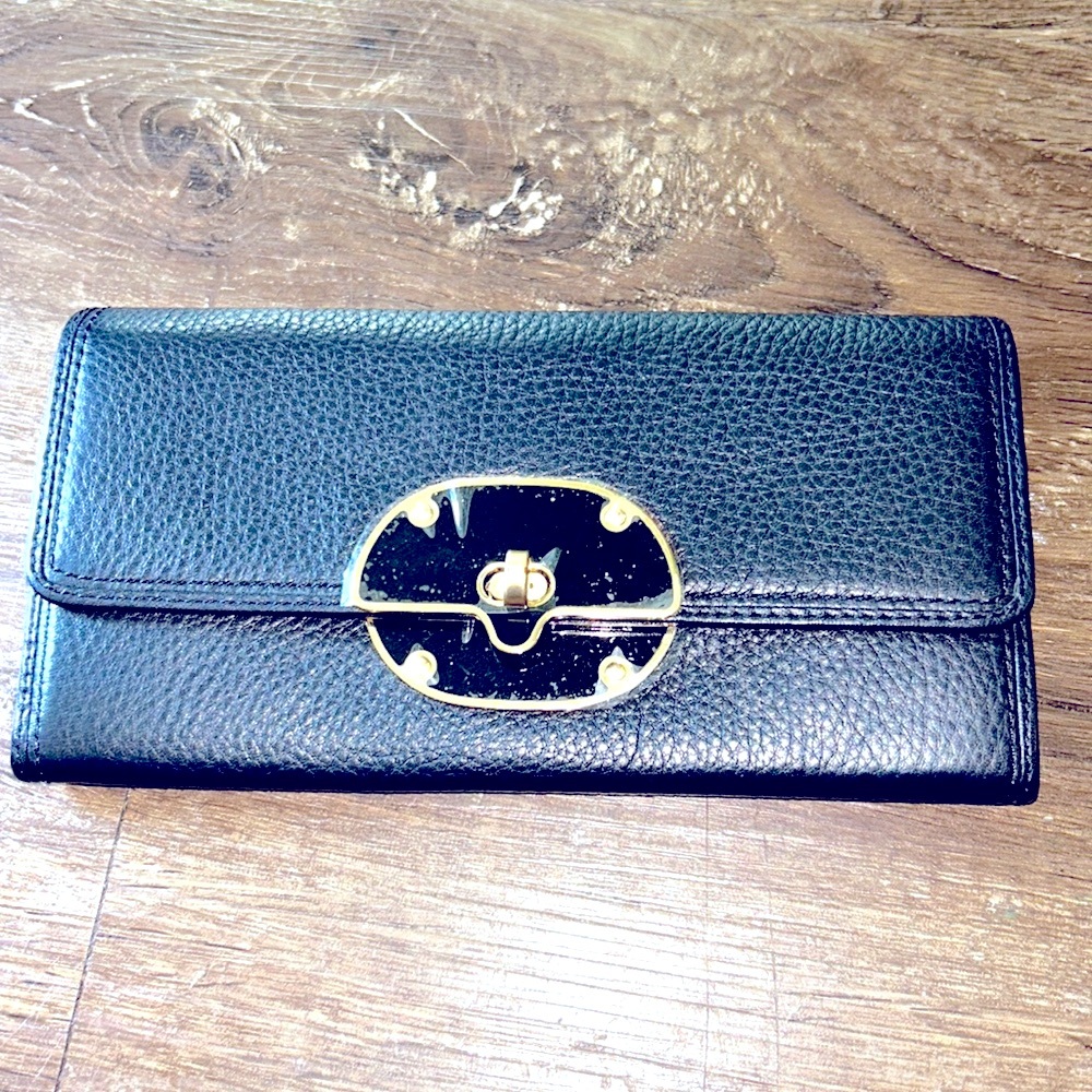 BNWOT - TOMMY HILFIGER BLACK WALLET